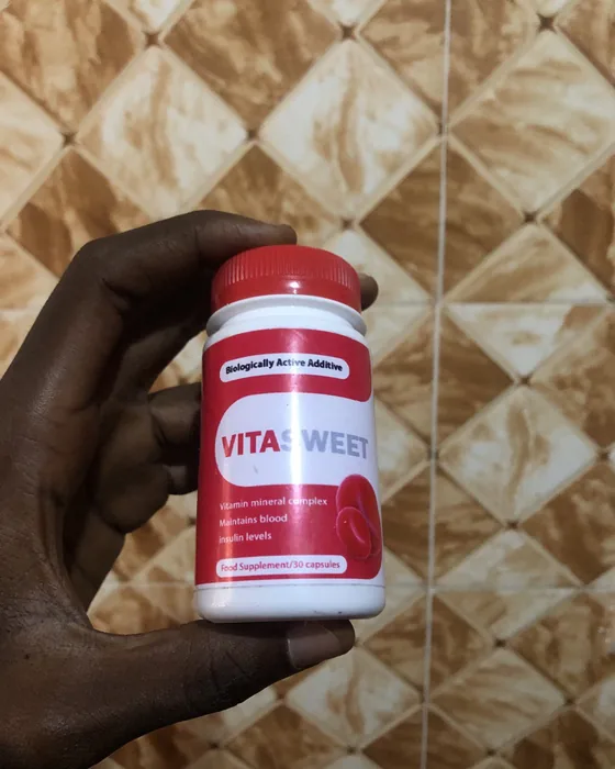 Gnagne Séry avec son flacon de Vitasweet à Daloa